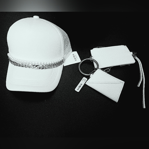 White Hat & Mini Acessory Bundle - Picture 7 of 7